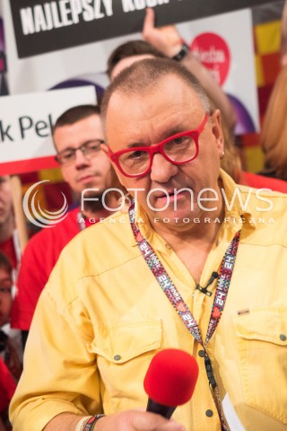  10.01.2016 WARSZAWA <br />FINAL 24 EDYCJI WIELKIEJ ORKIESTRY SWIATECZNEJ POMOCY <br />WEJSCIE W STUDIO TVP <br />N/Z <br />JERZY OWSIAK <br /> 