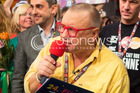  10.01.2016 WARSZAWA <br />FINAL 24 EDYCJI WIELKIEJ ORKIESTRY SWIATECZNEJ POMOCY <br />WEJSCIE W STUDIO TVP <br />N/Z <br />JERZY OWSIAK <br /> 