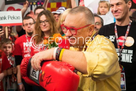  10.01.2016 WARSZAWA <br />FINAL 24 EDYCJI WIELKIEJ ORKIESTRY SWIATECZNEJ POMOCY <br />WEJSCIE W STUDIO TVP <br />N/Z <br />JERZY OWSIAK <br /> 