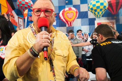  10.01.2016 WARSZAWA <br />FINAL 24 EDYCJI WIELKIEJ ORKIESTRY SWIATECZNEJ POMOCY <br />WEJSCIE W STUDIO TVP <br />N/Z <br />JERZY OWSIAK <br /> 