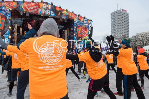 10.01.2016 WARSZAWA <br />FINAL 24 EDYCJI WIELKIEJ ORKIESTRY SWIATECZNEJ POMOCY <br />BIEG POLICZ SIE Z CUKRZYCA <br />N/Z <br />UCZESTNICY BIEGU POLICZ SIE Z CUKRZYCA PODCZAS ROZGRZEWKI<br /> 