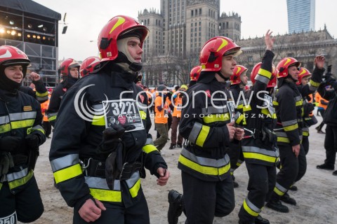  10.01.2016 WARSZAWA <br />FINAL 24 EDYCJI WIELKIEJ ORKIESTRY SWIATECZNEJ POMOCY <br />BIEG POLICZ SIE Z CUKRZYCA <br />N/Z <br />STRAZACY PODCZAS ROZGRZEWKI W RAMACH BIEGU POLICZ SIE Z CUKRZYCA<br /> 