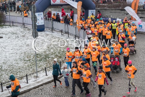  10.01.2016 WARSZAWA <br />FINAL 24 EDYCJI WIELKIEJ ORKIESTRY SWIATECZNEJ POMOCY <br />BIEG POLICZ SIE Z CUKRZYCA <br />N/Z <br />UCZESTNICY BIEGU POLICZ SIE Z CUKRZYCA<br /> 