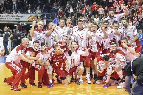  10.01.2016 BERLIN NIEMCY<br />SIATKOWKA MEZCZYZN KWALIFIKACJE DO IGRZYSK OLIMPIJSKICH W BRAZYLII <br />2016 Mens Volleyball European Olympic Qualification Tournament in Berlin<br />MECZ O 3. MIEJSCE - 3RD PLACE MATCH<br />MECZ POLSKA - NIEMCY ( Poland - Germany ) <br />N/Z RADOSC SIATKARZY REPREZENTACJI POLSKI ZDJECIE GRUPOWE EMOCJE ZWYCIESTWO WYGRANA ZDJECIE GRUPOWE GROUP PHOTO<br /> 