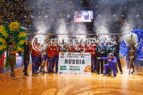  10.01.2016 BERLIN NIEMCY<br />SIATKOWKA MEZCZYZN KWALIFIKACJE DO IGRZYSK OLIMPIJSKICH W BRAZYLII <br />2016 Mens Volleyball European Olympic Qualification Tournament in Berlin<br />MECZ O 1. MIEJSCE I AWANS DO RIO - FINAL<br />MECZ FRANCJA - ROSJA ( France - Russia ) <br />N/Z WYGRANA RADOSC EMOCJE REPREZENTACJA ROSJI WYGRALA TURNIEJ I AWANSOWALA DO IGRZYSK OLIMPIJSKICH ZDJECIE GRUPOWE GROUP PHOTO<br /> 