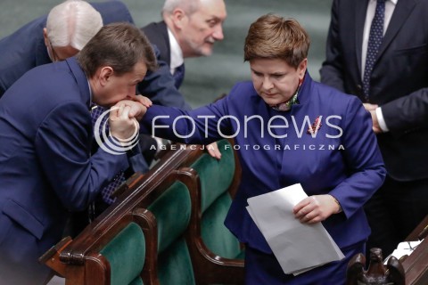  13.01.2016 WARSZAWA SEJM<br />POSIEDZENIE SEJMU VIII KADENCJI<br />N/Z PREMIER BEATA SZYDLO MARIUSZ BLASZCZAK CALUJE W REKE<br /> 