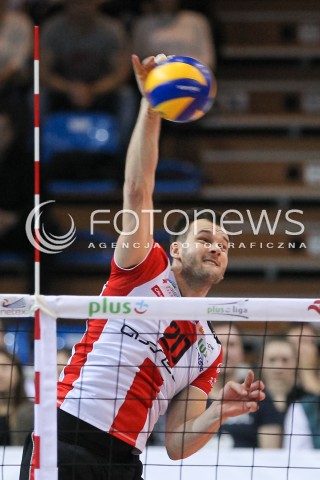  13.01.2016 RZESZOW<br />SIATKOWKA PLUSLIGA 2015/2016 MEN VOLLEYBALL POLAND POLISH PLUS LIGA LEAGUE SEASON 2015/2016<br />MECZ ASSECO RESOVIA RZESZOW - EFFECTOR KIELCE <br />N/Z DOMINIK WITCZAK SYLWETKA ATAK<br /> 