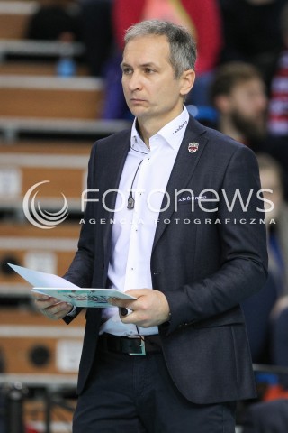  13.01.2016 RZESZOW<br />SIATKOWKA PLUSLIGA 2015/2016 MEN VOLLEYBALL POLAND POLISH PLUS LIGA LEAGUE SEASON 2015/2016<br />MECZ ASSECO RESOVIA RZESZOW - EFFECTOR KIELCE <br />N/Z ANDRZEJ KOWAL - I TRENER ( HEAD COACH ) SYLWETKA <br /> 