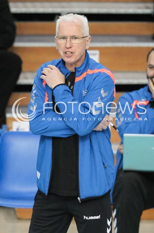  14.01.2016 RZESZOW<br />SIATKOWKA ORLEN LIGA 2015/2016 WOMEN VOLLEYBALL POLAND POLISH ORLENLIGA LEAGUE SEASON 2015/2016<br />MECZ DEVELOPRES SKYRES RZESZOW - IMPEL WROCLAW<br />N/Z JACEK SKROK - I TRENER ( HEAD COACH ) SYLWETKA <br /> 