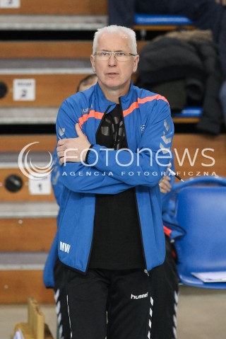  14.01.2016 RZESZOW<br />SIATKOWKA ORLEN LIGA 2015/2016 WOMEN VOLLEYBALL POLAND POLISH ORLENLIGA LEAGUE SEASON 2015/2016<br />MECZ DEVELOPRES SKYRES RZESZOW - IMPEL WROCLAW<br />N/Z JACEK SKROK - I TRENER ( HEAD COACH ) SYLWETKA <br /> 