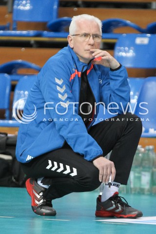  14.01.2016 RZESZOW<br />SIATKOWKA ORLEN LIGA 2015/2016 WOMEN VOLLEYBALL POLAND POLISH ORLENLIGA LEAGUE SEASON 2015/2016<br />MECZ DEVELOPRES SKYRES RZESZOW - IMPEL WROCLAW<br />N/Z JACEK SKROK - I TRENER ( HEAD COACH ) SYLWETKA <br /> 