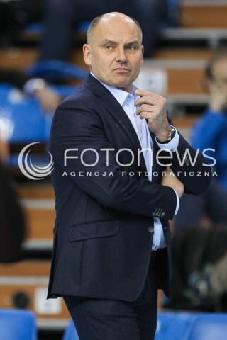  14.01.2016 RZESZOW<br />SIATKOWKA ORLEN LIGA 2015/2016 WOMEN VOLLEYBALL POLAND POLISH ORLENLIGA LEAGUE SEASON 2015/2016<br />MECZ DEVELOPRES SKYRES RZESZOW - IMPEL WROCLAW<br />N/Z JACEK GRABOWSKI - I TRENER ( HEAD COACH ) SYLWETKA <br /> 