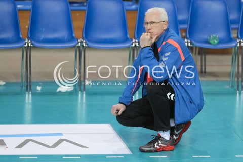  14.01.2016 RZESZOW<br />SIATKOWKA ORLEN LIGA 2015/2016 WOMEN VOLLEYBALL POLAND POLISH ORLENLIGA LEAGUE SEASON 2015/2016<br />MECZ DEVELOPRES SKYRES RZESZOW - IMPEL WROCLAW<br />N/Z JACEK SKROK - I TRENER ( HEAD COACH ) SYLWETKA <br /> 