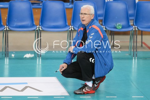  14.01.2016 RZESZOW<br />SIATKOWKA ORLEN LIGA 2015/2016 WOMEN VOLLEYBALL POLAND POLISH ORLENLIGA LEAGUE SEASON 2015/2016<br />MECZ DEVELOPRES SKYRES RZESZOW - IMPEL WROCLAW<br />N/Z JACEK SKROK - I TRENER ( HEAD COACH ) SYLWETKA <br /> 
