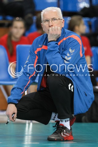  14.01.2016 RZESZOW<br />SIATKOWKA ORLEN LIGA 2015/2016 WOMEN VOLLEYBALL POLAND POLISH ORLENLIGA LEAGUE SEASON 2015/2016<br />MECZ DEVELOPRES SKYRES RZESZOW - IMPEL WROCLAW<br />N/Z JACEK SKROK - I TRENER ( HEAD COACH ) SYLWETKA <br /> 