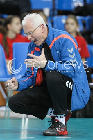  14.01.2016 RZESZOW<br />SIATKOWKA ORLEN LIGA 2015/2016 WOMEN VOLLEYBALL POLAND POLISH ORLENLIGA LEAGUE SEASON 2015/2016<br />MECZ DEVELOPRES SKYRES RZESZOW - IMPEL WROCLAW<br />N/Z JACEK SKROK - I TRENER ( HEAD COACH ) ZLOSC EMOCJE SYLWETKA<br /> 
