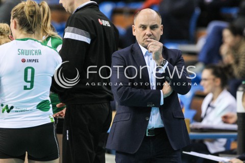  14.01.2016 RZESZOW<br />SIATKOWKA ORLEN LIGA 2015/2016 WOMEN VOLLEYBALL POLAND POLISH ORLENLIGA LEAGUE SEASON 2015/2016<br />MECZ DEVELOPRES SKYRES RZESZOW - IMPEL WROCLAW<br />N/Z JACEK GRABOWSKI - I TRENER ( HEAD COACH ) SYLWETKA <br /> 