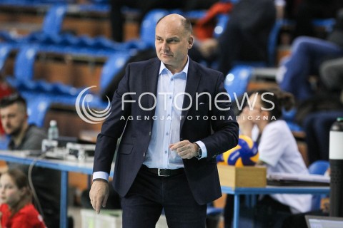  14.01.2016 RZESZOW<br />SIATKOWKA ORLEN LIGA 2015/2016 WOMEN VOLLEYBALL POLAND POLISH ORLENLIGA LEAGUE SEASON 2015/2016<br />MECZ DEVELOPRES SKYRES RZESZOW - IMPEL WROCLAW<br />N/Z JACEK GRABOWSKI - I TRENER ( HEAD COACH ) SYLWETKA <br /> 