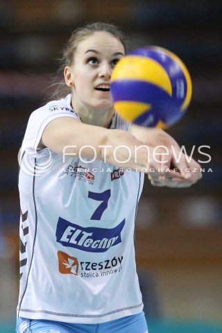  14.01.2016 RZESZOW<br />SIATKOWKA ORLEN LIGA 2015/2016 WOMEN VOLLEYBALL POLAND POLISH ORLENLIGA LEAGUE SEASON 2015/2016<br />MECZ DEVELOPRES SKYRES RZESZOW - IMPEL WROCLAW<br />N/Z EWA SLIWINSKA SYLWETKA<br /> 