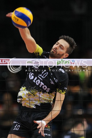  16.01.2016 RZESZOW<br />SIATKOWKA PLUSLIGA 2015/2016 MEN VOLLEYBALL POLAND POLISH PLUS LIGA LEAGUE SEASON 2015/2016<br />MECZ ASSECO RESOVIA RZESZOW - LOTOS TREFL GDANSK <br />N/Z BARTOSZ GAWRYSZEWSKI SYLWETKA ATAK<br /> 