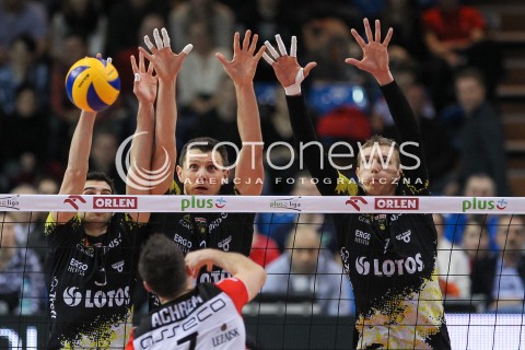  16.01.2016 RZESZOW<br />SIATKOWKA PLUSLIGA 2015/2016 MEN VOLLEYBALL POLAND POLISH PLUS LIGA LEAGUE SEASON 2015/2016<br />MECZ ASSECO RESOVIA RZESZOW - LOTOS TREFL GDANSK <br />N/Z MARCO FALASCHI WOJCIECH GRZYB DAMIAN SCHULZ BLOK<br /> 