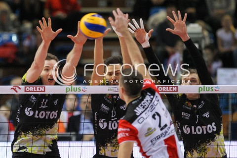  16.01.2016 RZESZOW<br />SIATKOWKA PLUSLIGA 2015/2016 MEN VOLLEYBALL POLAND POLISH PLUS LIGA LEAGUE SEASON 2015/2016<br />MECZ ASSECO RESOVIA RZESZOW - LOTOS TREFL GDANSK <br />N/Z MURPHY TROY BARTOSZ GAWRYSZEWSKI DAMIAN SCHULZ BLOK<br /> 