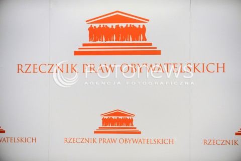  21.01.2016 WARSZAWA<br />KONFERENCJA PRASOWA RZECZNIKA PRAW OBYWATELSKICH ADAMA BODNARA W WARSZAWIE<br />N/Z TABLICA TABLICZKA LOGO RZECZNIKA PRAW OBYWATELSKCICH<br /> 