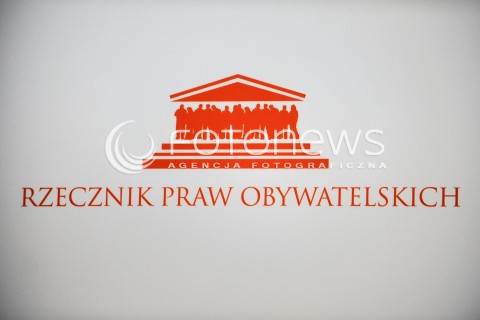  21.01.2016 WARSZAWA<br />KONFERENCJA PRASOWA RZECZNIKA PRAW OBYWATELSKICH ADAMA BODNARA W WARSZAWIE<br />N/Z TABLICA TABLICZKA LOGO RZECZNIKA PRAW OBYWATELSKCICH<br /> 