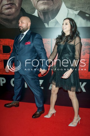  22.01.2016 WARSZAWA<br />
PREMIERA FILMU PITBULL NOWE PORZADKI<br />
N/Z PATRYK VEGA Z ZONA DZIEWCZYNA PARTNERKA<br />
 
