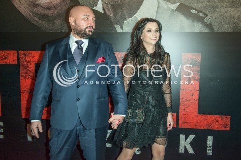  22.01.2016 WARSZAWA<br />
PREMIERA FILMU PITBULL NOWE PORZADKI<br />
N/Z PATRYK VEGA Z ZONA DZIEWCZYNA PARTNERKA<br />
 