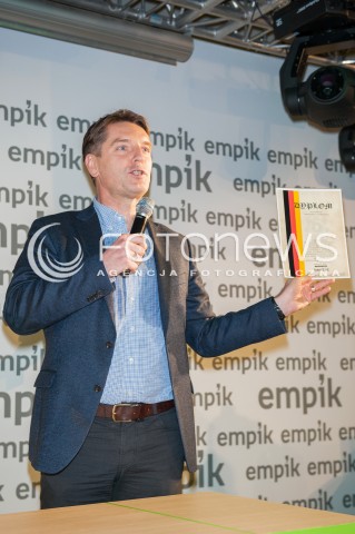  26.01.2016 WARSZAWA<br />TOMASZ LIS W EMPIKU<br />N/Z TOMASZ LIS<br /> 