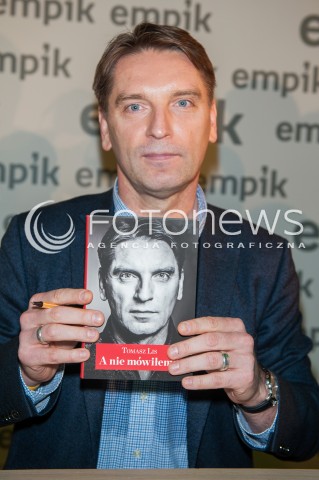  26.01.2016 WARSZAWA<br />TOMASZ LIS W EMPIKU<br />N/Z TOMASZ LIS<br /> 