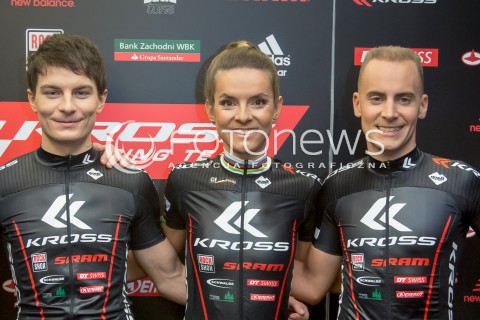  28.01.2016 WARSZAWA<br />PREZENTACJA TEAMU POLSKIEGO KROSS<br />N/Z BARTLOMIEJ WAWAK MAJA WLOSZCZOWSKA FABIAN GIGER<br /> 