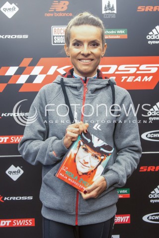  28.01.2016 WARSZAWA<br />PREZENTACJA TEAMU POLSKIEGO KROSS<br />N/Z MAJA WLOSZCZOWSKA ZE SWOJA KSIAZKA SZKOLA ZYCIA<br /> 