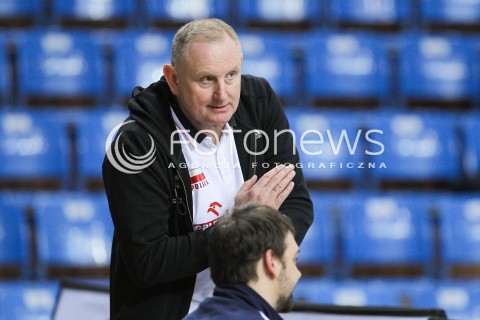  30.01.2016 RZESZOW<br />SIATKOWKA ORLEN LIGA 2015/2016 WOMEN VOLLEYBALL POLAND POLISH ORLENLIGA LEAGUE SEASON 2015/2016 <br />MECZ DEVELOPRES SKYRES RZESZOW - LEGIONOVIA LEGIONOWO <br />N/Z JACEK NAWROCKI - TRENER REPREREZENTACJI KOBIET OGLADA MECZ<br /> 