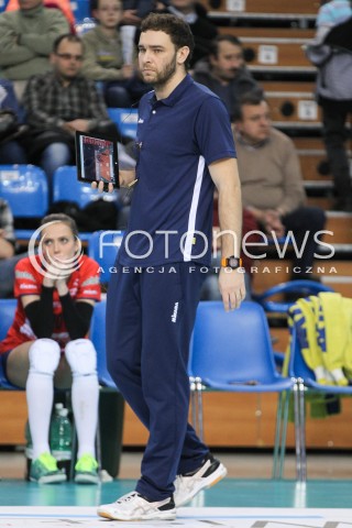  30.01.2016 RZESZOW<br />SIATKOWKA ORLEN LIGA 2015/2016 WOMEN VOLLEYBALL POLAND POLISH ORLENLIGA LEAGUE SEASON 2015/2016 <br />MECZ DEVELOPRES SKYRES RZESZOW - LEGIONOVIA LEGIONOWO <br />N/Z ROBERT STRZALKOWSKI - I TRENER ( HEAD COACH ) SYLWETKA <br /> 