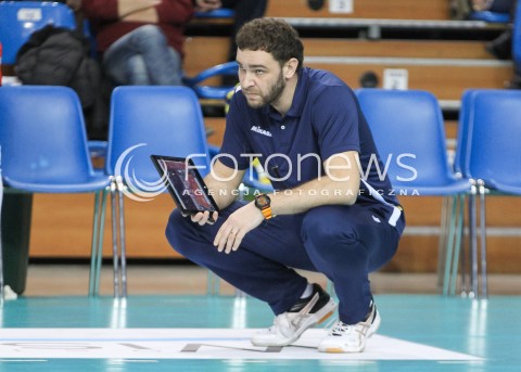  30.01.2016 RZESZOW<br />SIATKOWKA ORLEN LIGA 2015/2016 WOMEN VOLLEYBALL POLAND POLISH ORLENLIGA LEAGUE SEASON 2015/2016 <br />MECZ DEVELOPRES SKYRES RZESZOW - LEGIONOVIA LEGIONOWO <br />N/Z ROBERT STRZALKOWSKI - I TRENER ( HEAD COACH ) SYLWETKA <br /> 