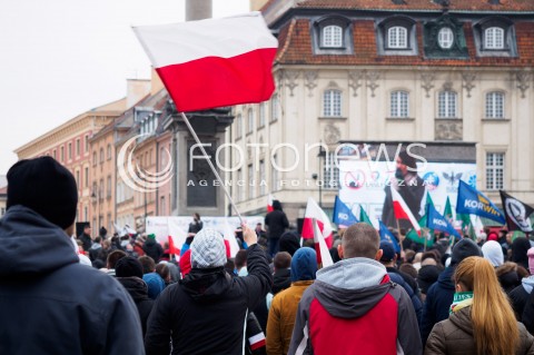  06.02.2016 WARSZAWA<br /> MANIFESTACJA SRODOWISK NARODOWYCH PRZECIWKO ISLAMIZACJI EUROPY W RAMACH MIEDZYNARODOWYCH PROTESTOW ANTY IMIGRANCKICH  <br />N/Z TLUM<br /> 