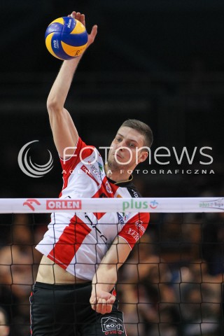  10.02.2016 RZESZOW<br />SIATKOWKA PLUSLIGA 2015/2016 MEN VOLLEYBALL POLAND POLISH PLUS LIGA LEAGUE SEASON 2015/2016<br />MECZ ASSECO RESOVIA RZESZOW - PGE SKRA BELCHATOW <br />N/Z DMYTRO PASHYTSKYY ( PASZYCKI ) SYLWETKA ATAK<br /> 
