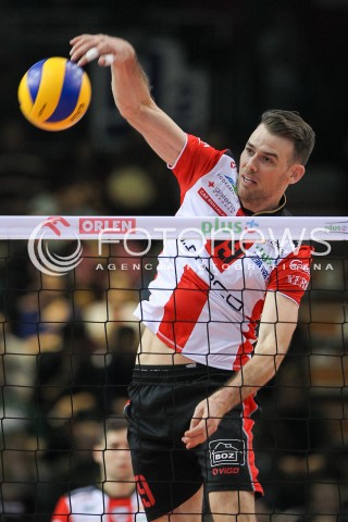  10.02.2016 RZESZOW<br />SIATKOWKA PLUSLIGA 2015/2016 MEN VOLLEYBALL POLAND POLISH PLUS LIGA LEAGUE SEASON 2015/2016<br />MECZ ASSECO RESOVIA RZESZOW - PGE SKRA BELCHATOW <br />N/Z RUSSELL HOLMES SYLWETKA ATAK<br /> 