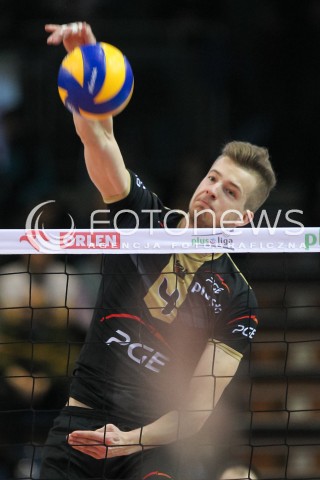  10.02.2016 RZESZOW<br />SIATKOWKA PLUSLIGA 2015/2016 MEN VOLLEYBALL POLAND POLISH PLUS LIGA LEAGUE SEASON 2015/2016<br />MECZ ASSECO RESOVIA RZESZOW - PGE SKRA BELCHATOW <br />N/Z MARIUSZ MARCYNIAK SYLWETKA ATAK<br /> 