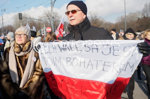  27.02.2016 WARSZAWA <br />MARSZ KOMITETU OBRONY DEMOKRACJI POD HASLEM MY NAROD <br />MARSZ MIAL NA CELU ZADEMONSTROWANIE SILY I LICZEBNOSCI KODU<br /> N/Z TLUM UCZESTNICY TRANSPARENTY<br /> 
