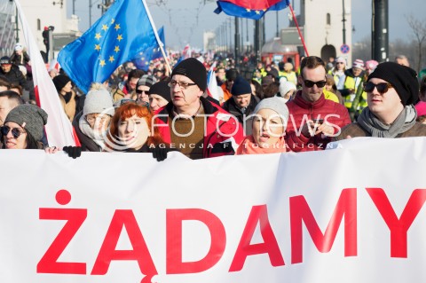  27.02.2016 WARSZAWA <br />MARSZ KOMITETU OBRONY DEMOKRACJI POD HASLEM MY NAROD <br />MARSZ MIAL NA CELU ZADEMONSTROWANIE SILY I LICZEBNOSCI KODU<br /> N/Z TLUM UCZESTNICY TRANSPARENTY<br /> 
