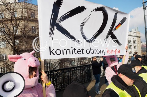  27.02.2016 WARSZAWA <br />MARSZ KOMITETU OBRONY DEMOKRACJI POD HASLEM MY NAROD <br />MARSZ MIAL NA CELU ZADEMONSTROWANIE SILY I LICZEBNOSCI KODU<br /> N/Z KONTRMANIFESTACJA<br /> 