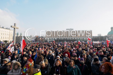  27.02.2016 WARSZAWA <br />MARSZ KOMITETU OBRONY DEMOKRACJI POD HASLEM MY NAROD <br />MARSZ MIAL NA CELU ZADEMONSTROWANIE SILY I LICZEBNOSCI KODU<br /> N/Z TLUM UCZESTNICY TRANSPARENTY<br /> 