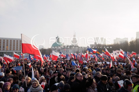  27.02.2016 WARSZAWA <br />MARSZ KOMITETU OBRONY DEMOKRACJI POD HASLEM MY NAROD <br />MARSZ MIAL NA CELU ZADEMONSTROWANIE SILY I LICZEBNOSCI KODU<br /> N/Z TLUM UCZESTNICY TRANSPARENTY<br /> 