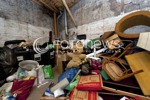  29.02.2015 WARSZAWA <br />SELEKCJA ODPADOW W KAMIENICY<br />N/Z SMIECI<br /> 