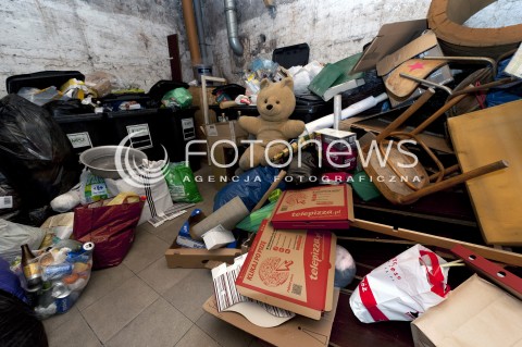  29.02.2015 WARSZAWA <br />SELEKCJA ODPADOW W KAMIENICY<br />N/Z SMIECI<br /> 