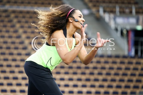  05.03.2016 LODZ<br />
TRENING KARATE CARDIO Z ANNA LEWANDOWSKA W LODZKIEJ ATLAS ARENIE<br />
N/Z KATRIN KARGBO<br />
 