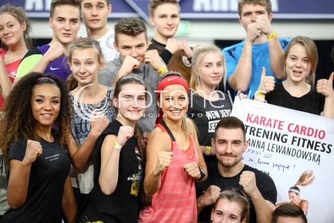  05.03.2016 LODZ<br />
TRENING KARATE CARDIO Z ANNA LEWANDOWSKA W LODZKIEJ ATLAS ARENIE<br />
N/Z KATRIN KARGBO ANNA LEWANDOWSKA<br />
 